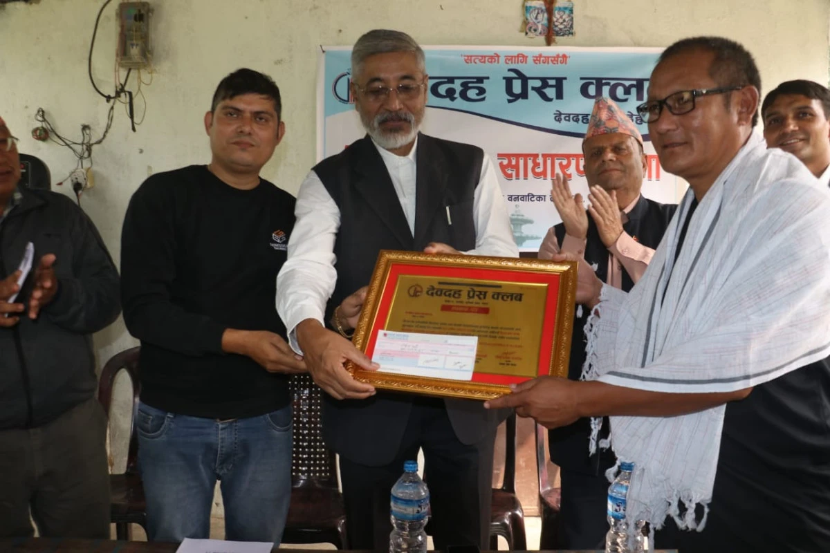पत्रकार घर्तीलाई देवदह प्रेस क्लब क्रियाशिल पत्रकारिता पुरस्कार