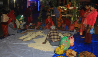 गोरखामा मनाइयो जूनको उज्यालोमा मकै सुकाउने पर्व