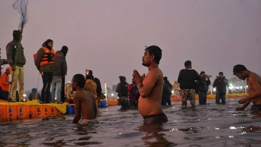 आज सोमबारे औँसी, बिहानै नबोली स्नान गरिँदै
