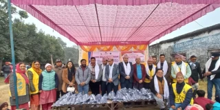 लायन्सद्धारा शंकर आधारभुत विद्यालयमा जाडोका मोजा तथा स्कूल सुज वितरण