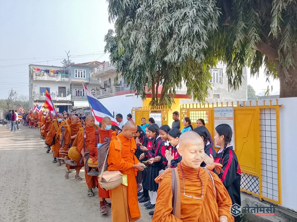 थाइल्याण्डदेखि ३५ धम्मयात्री भिक्षुको पैदलयात्रा,  चार सय किलोमिटर हिडेर देवदह आए