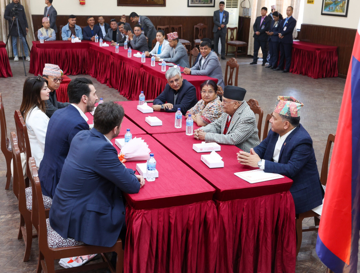 प्रधानमन्त्रीसँग अन्तर्राष्ट्रिय गोलरक्षक बुफोनको भेट