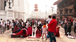 वसन्तपुरमा होलीको चहलपहल शुरु, चीर पूजा गर्नेको भीड