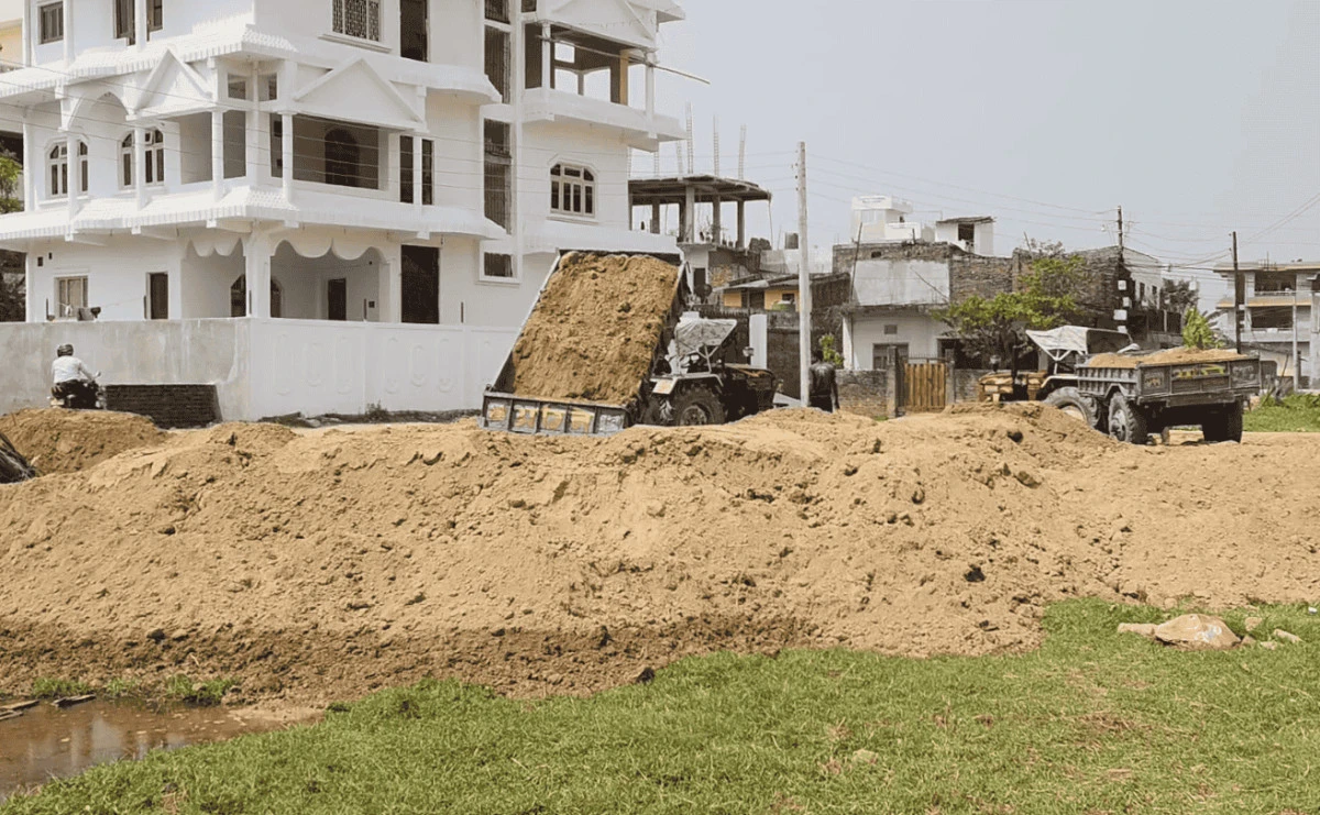 काँग्रेसका मधेस प्रदेश सांसदद्धारा पदीय आडमा जनकपुरधामस्थित मठ मन्दिरको जग्गा कब्जा