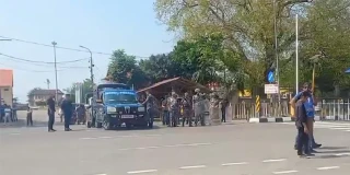 दुर्गा प्रसाईंलाई प्रहरीले झापा ल्यायो, विमानमार्फत आजै काठमाडौं ल्याइने