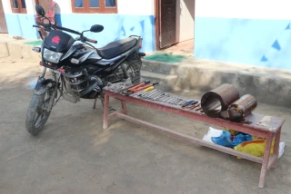 देवदह प्रहरीको रात्रीकालिन चेकिङ्ग : मोटरसाइकल सहित चोरीका सामाग्री बरामद