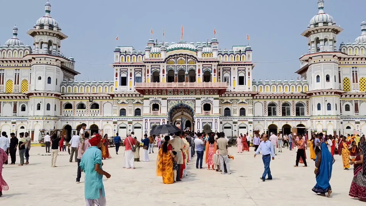 काठमाडौंदेखि जनकपुरसम्म नयाँ वर्षको चहलपहल