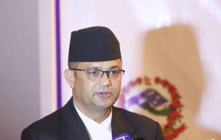 राजनीतिको रोटी सेक्न शिक्षक उचालियो : एमाले सांसद गिरी