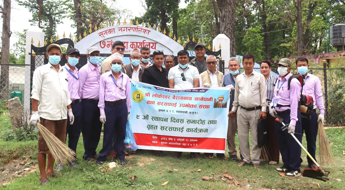 मास्क लिएर संक्रमितको घर-घरमै पुग्छन् सुनवल नगरपालिकाका मेयर थापा