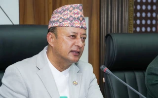 काममा ढिलासुस्ती नगर्न मातहतका कर्मचारीलाई उर्जामन्त्री खड्काको निर्देशन