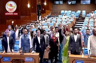 विपक्षीको अवरोधपछि प्रतिनिधि सभाको बैठक आधा घण्टाका लागि स्थगित