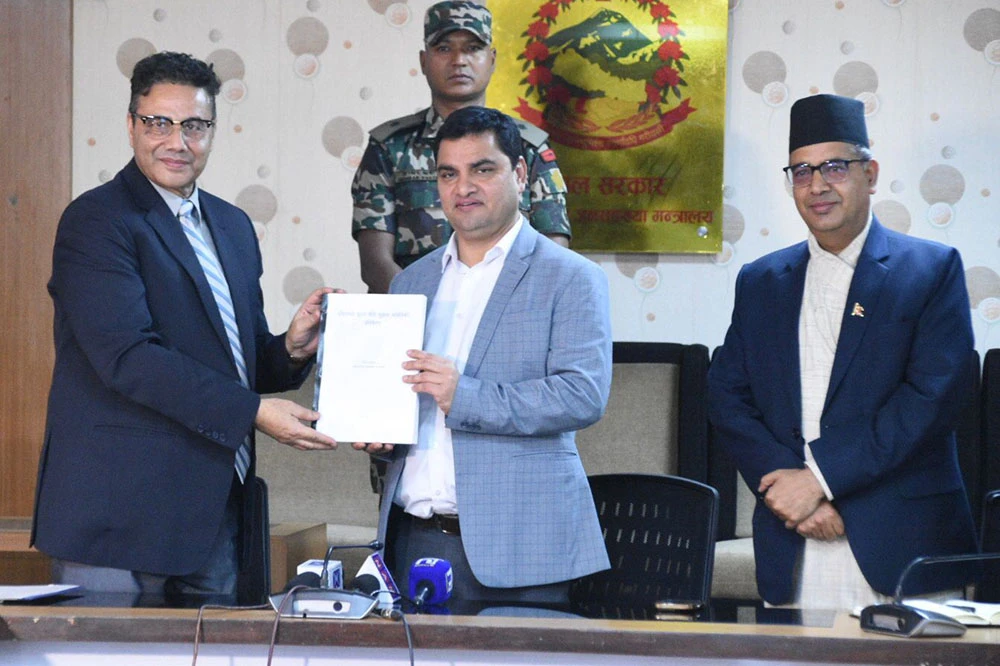 नागरिकले उचित मूल्यमा औषधि पाउने वातावरण बनाउँदैछौं : मन्त्री पौडेल