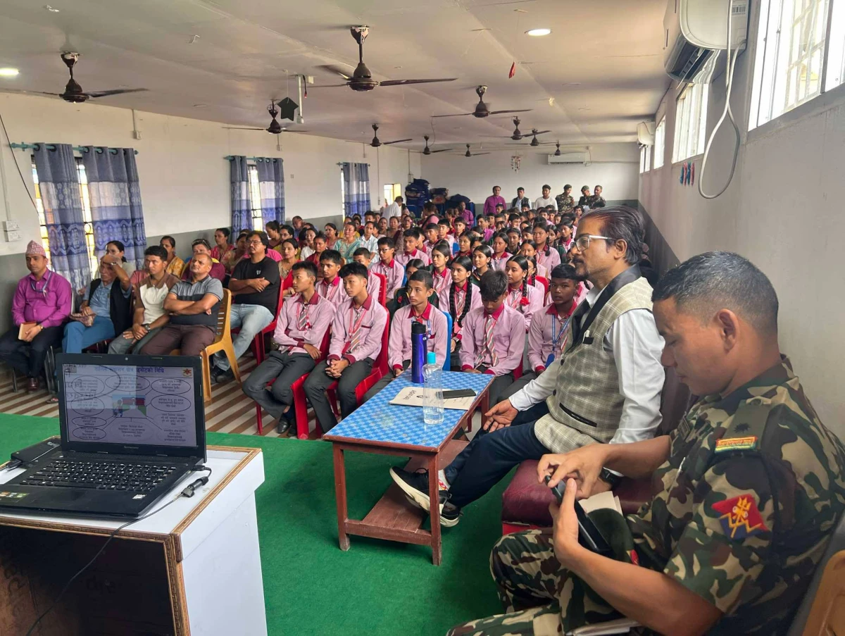 देवदह बुद्ध पब्लिकका विद्यार्थी राष्ट्रिय सेवादलको तालिममा सहभागी हुँदै