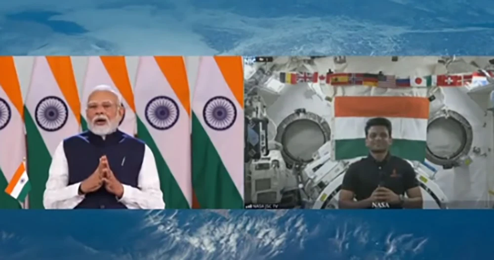 अन्तर्राष्ट्रिय अन्तरिक्ष स्टेशनमा रहेका क्याप्टेन शुक्लासँग मोदीको  कुराकानी