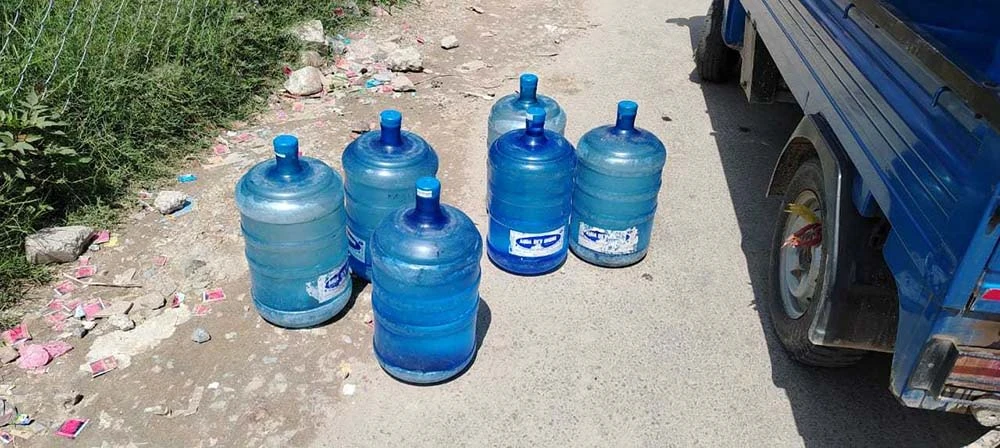 काठमाडौँ महानगरमा मापदण्ड विपरीतका जारमा पानी सप्लाई