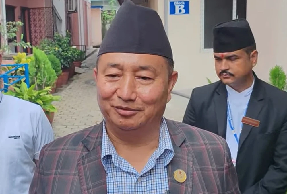 भौतिकबाट वनमा सरुवा गरिएपछि दीपक मनाङेले दिए राजीनामा