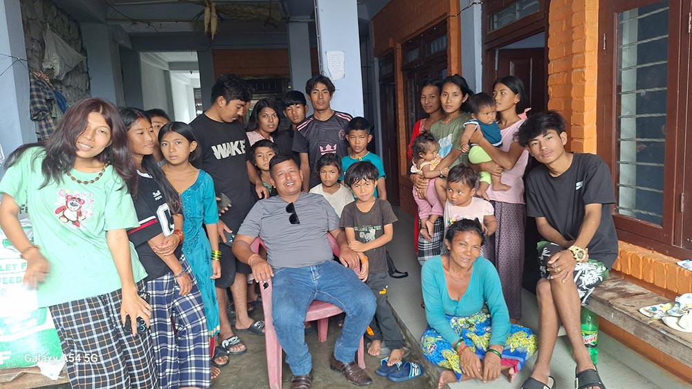 घर बनाइदिने वडाअध्यक्षको प्रतिबद्धता पछि हायु परिवार सिन्धुली फर्कन तयार