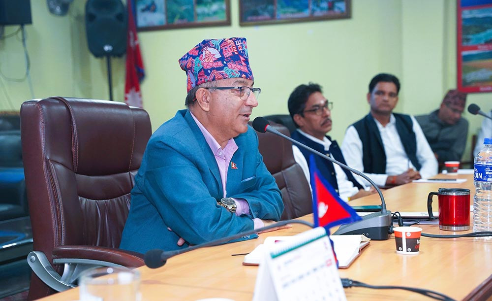 कास्कीमा हात पारे तिन बरालले टिकट