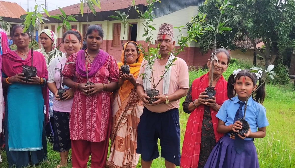 लक्ष्मी आविमा बृक्षरोपण