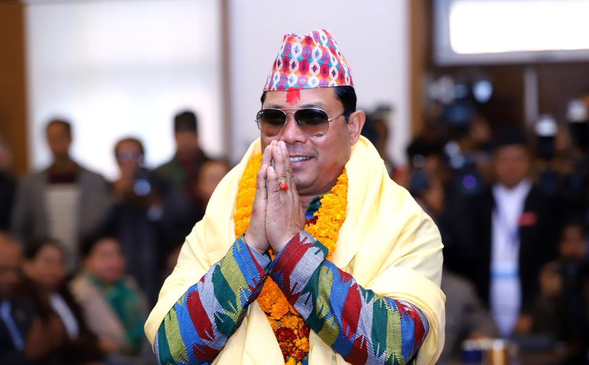 नयाँ दल दर्ताका लागि रेशम चौधरी निर्वाचन आयोगमा