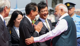 जापान पुगे मोदी : कलाकारहरूले गायत्री मन्त्रसहित गरे स्वागत