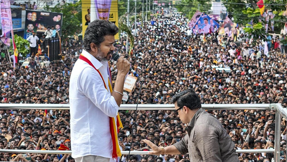 तमिलनाडुका मुख्यमन्त्री विजयले पाए विश्वासको मत, १४४ सांसदको समर्थन