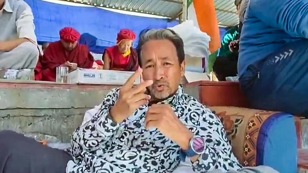 सोनम वाङचुकले तोडे अनशन