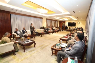 प्रधानमन्त्री कार्कीले बोलाएको त्रिपक्षीय छलफल शुरु : को को सहभागी छन् ?