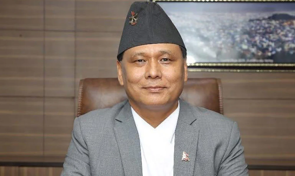 स्थानीयका माग १५ दिनमा पुरा गर्ने मन्त्री घिसिङको प्रतिबद्धता : फोहोरको अवरोध खुल्यो