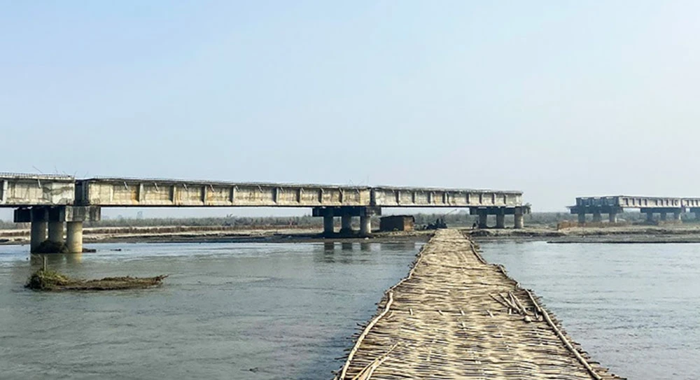 लामो समयदेखि अलपत्र लालबकैया पुल सञ्चालनको अन्तिम चरणमा - मन्त्री लम्साल