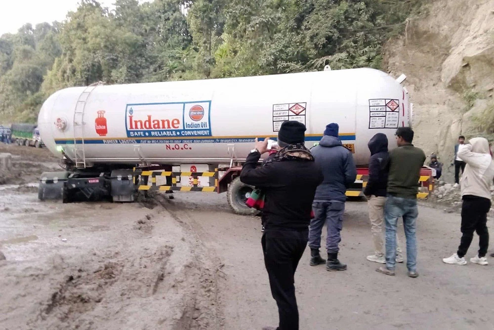 दाउन्ने सडक अझै एकतर्फी