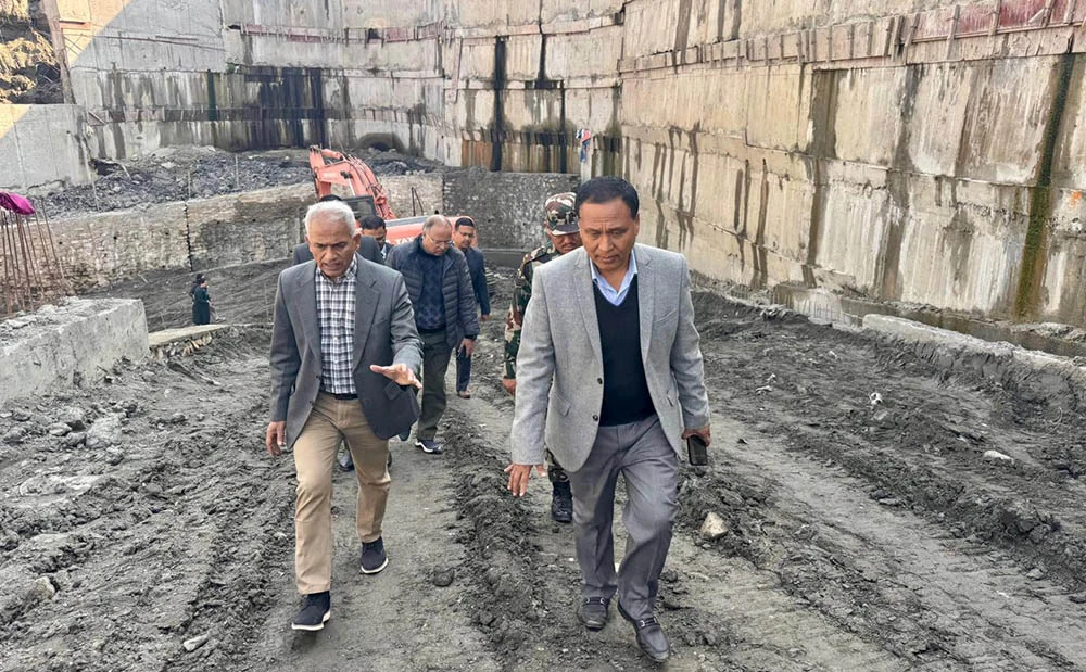 स्थानीयका माग १५ दिनमा पुरा गर्ने मन्त्री घिसिङको प्रतिबद्धता : फोहोरको अवरोध खुल्यो