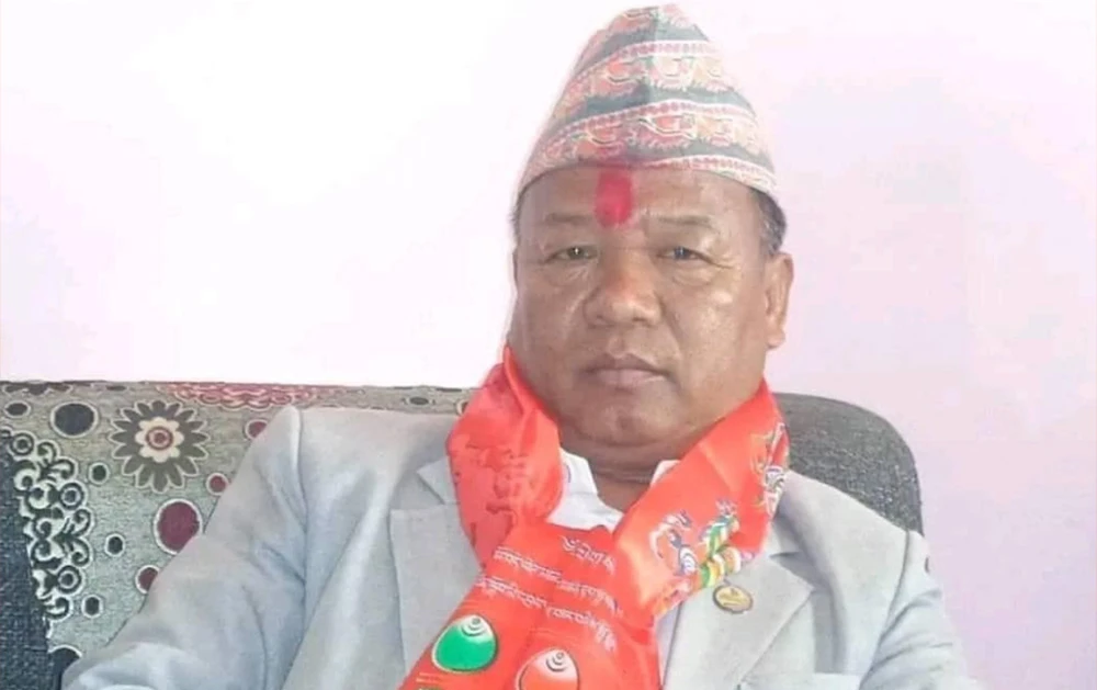 राजनीतिको रोटी सेक्न शिक्षक उचालियो : एमाले सांसद गिरी