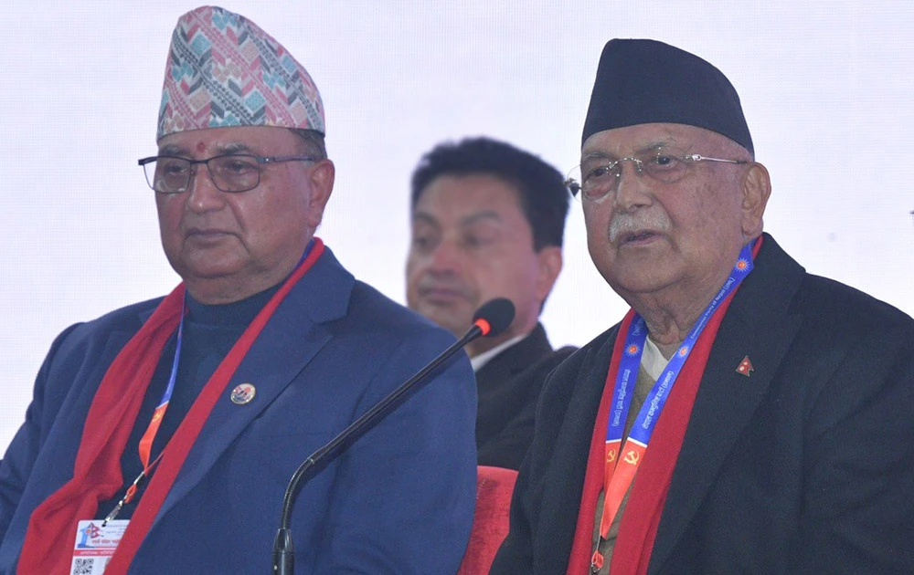 एमालेको नेतृत्व चयन गर्न निर्वाचन शुरु :ओली र पोखरेलले गरे पहिलो मतदान