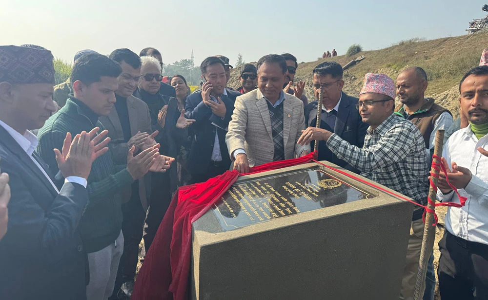 स्थानीयका माग १५ दिनमा पुरा गर्ने मन्त्री घिसिङको प्रतिबद्धता : फोहोरको अवरोध खुल्यो