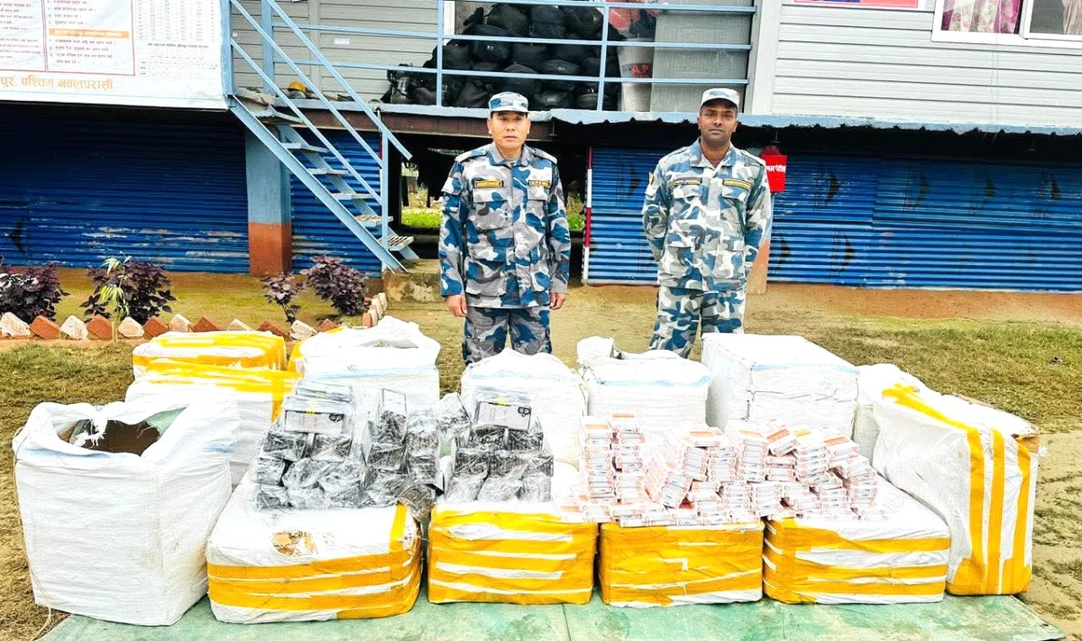 प्रभावशाली बचत समूहद्वारा प्रतापपुर आईसाेलेसन कक्षलाई स्वास्थ्य सामग्री सहयाेग