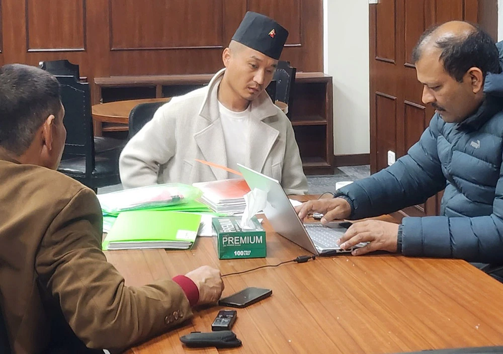 सुदन गुरुङको गृहमन्त्रीलाई प्रश्न : तपाइँ ओली सरकारकै पारामा ढल्किनु भएको हो ?