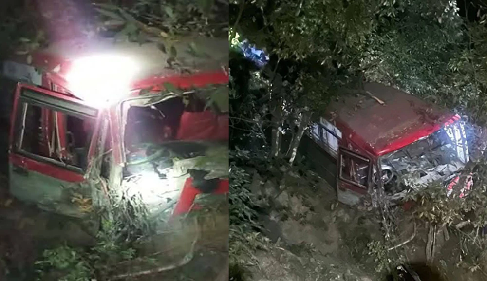 बारामा बस र ट्रक आपसमा ठोक्किए, ३ जनाको मृत्यु, २७ जना घाइते