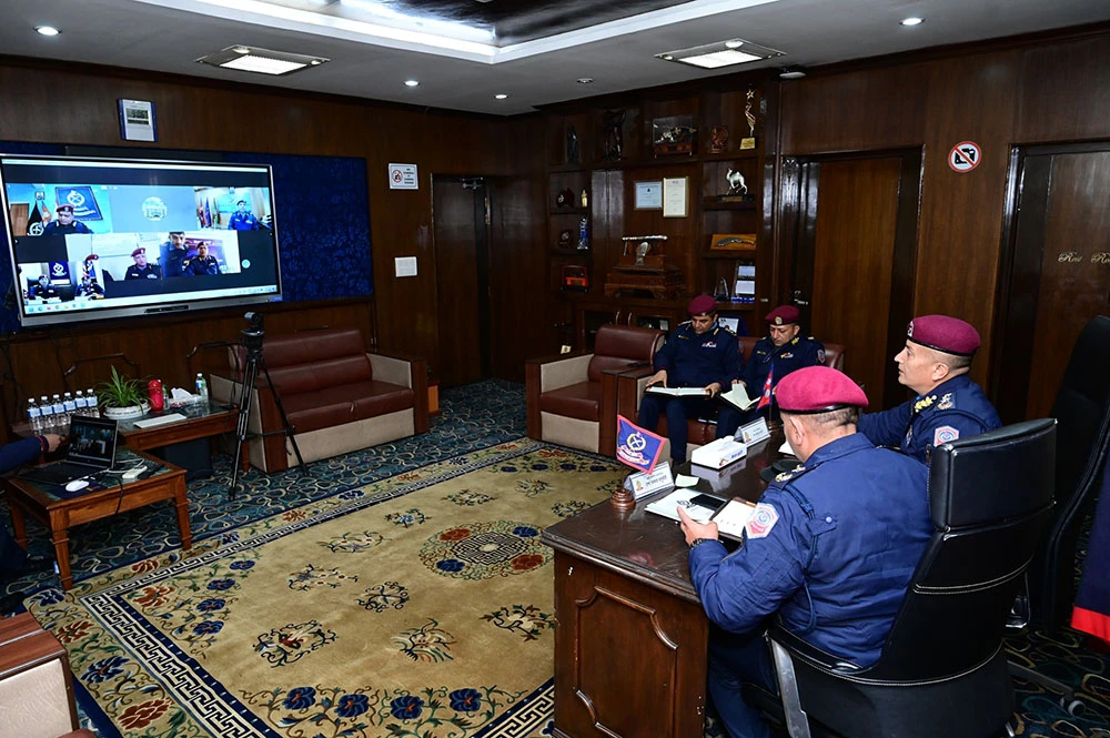 आत्महत्याको प्रयास रोक्न पुगेका प्रहरीसहित तीन जनालाई छुरा प्रहार