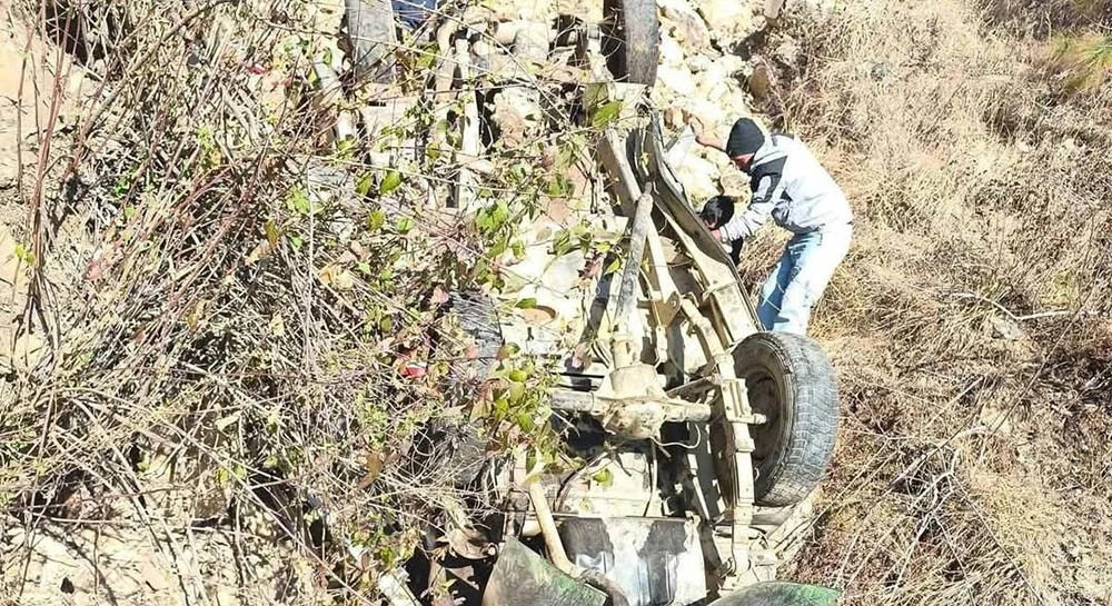 तम्घासतर्फ आउँदै गरेको जीप दुर्घटना हुँदा तीन जनाको मृत्यु,सात जना घाइते