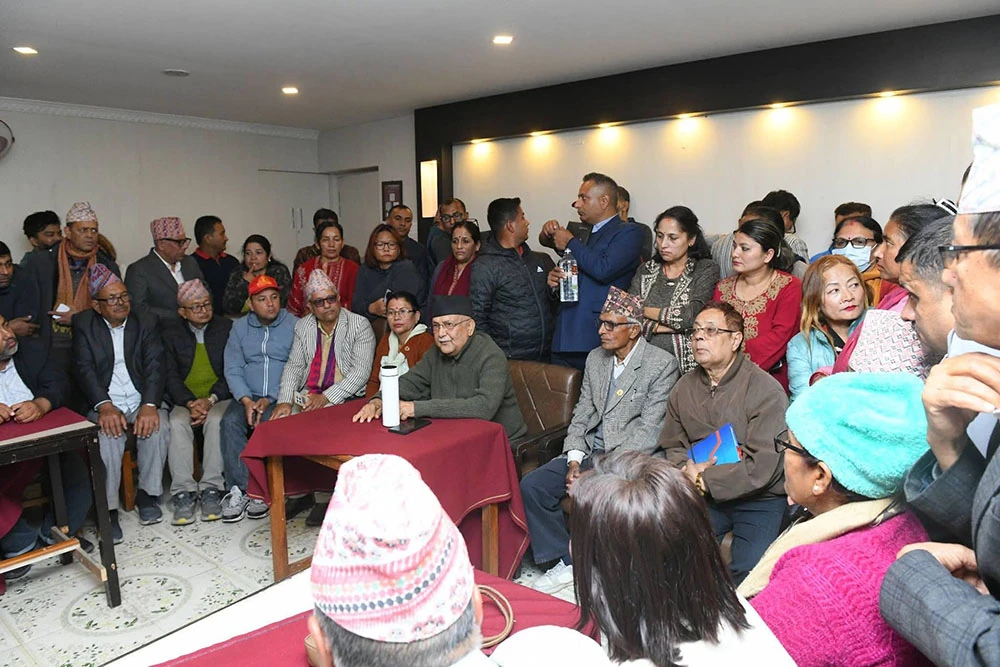 ओलीले तिब्र बनाए भेटघाट : आक्रामक रणनीति बनाउदै बालेन