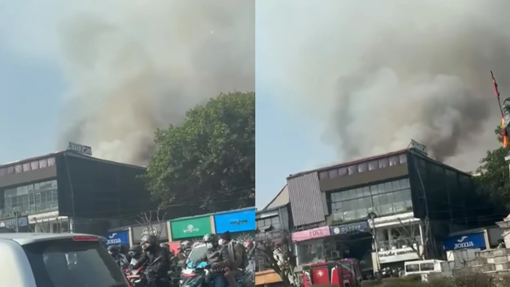 आगलागी पिडितलाई उज्ज्वल बहुउद्देश्यीय  सहकारीद्वारा आर्थिक सहयाेग