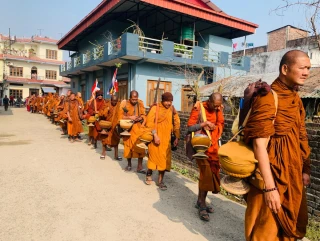 धम्म यात्रामा सहभागी थाइल्याण्डका बौद्ध भिक्षु देवदहमा