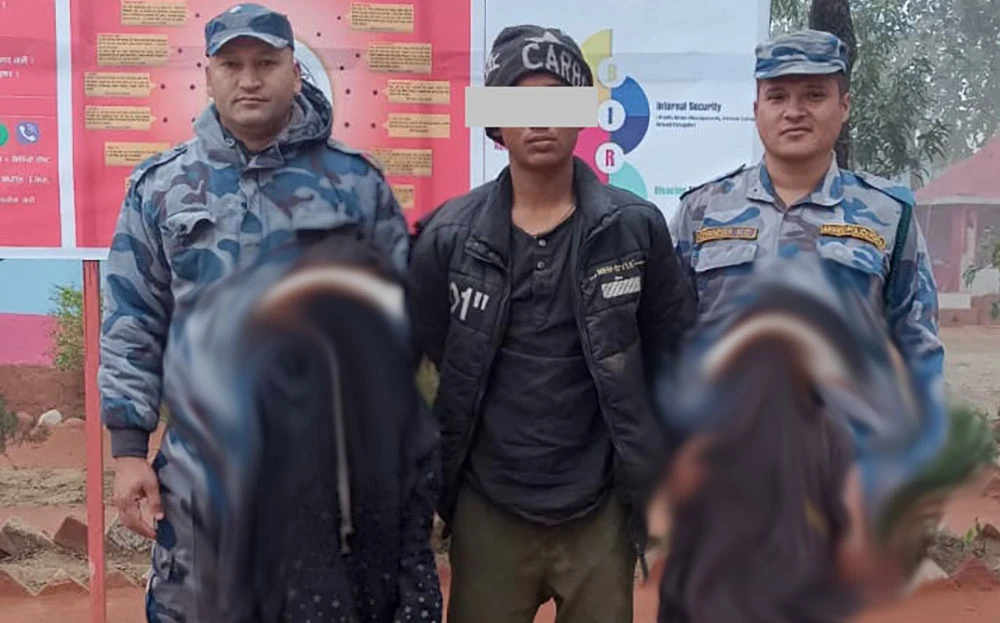 प्रभावशाली बचत समूहद्वारा प्रतापपुर आईसाेलेसन कक्षलाई स्वास्थ्य सामग्री सहयाेग
