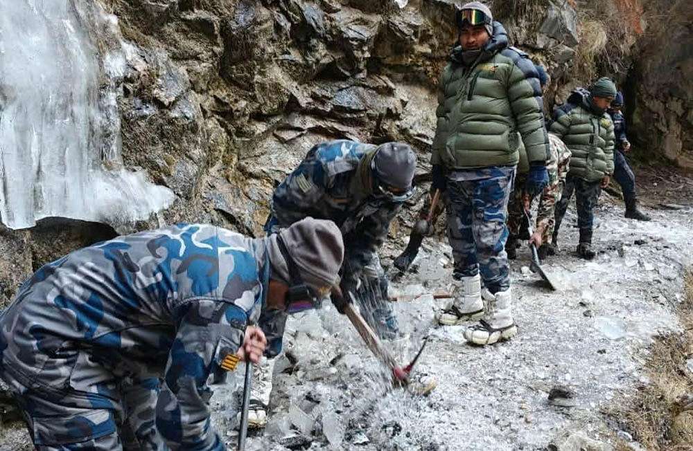 मनाङका उच्च हिमाली क्षेत्रमा तीन दिन पदयात्रा गर्न रोक