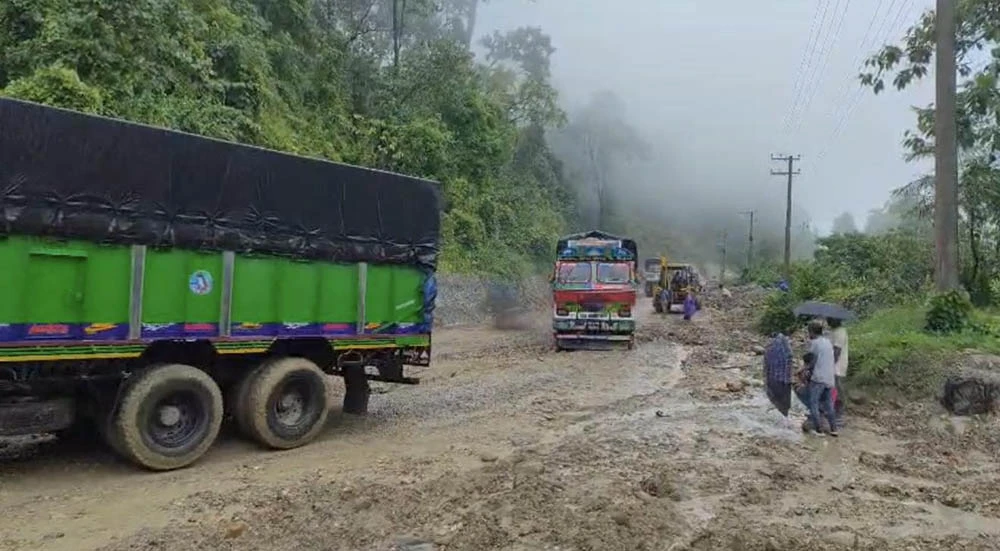दाउन्ने क्षेत्रमा थप दुई महिना यात्रा गर्न कठिनाई हुने : वैकल्पिक सडक प्रयोग गर्न अनुरोध