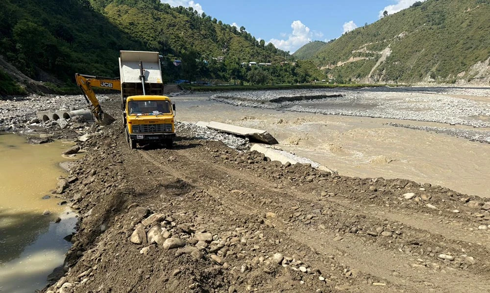 बीपी राजमार्गको आवागमन पूर्ण रूपमा बन्द