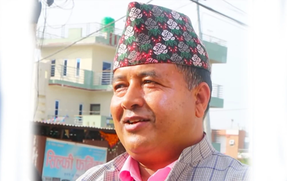 कविता लेख्दै महेश बस्नेतले भने- अध्यक्षमा केपी ओली !
