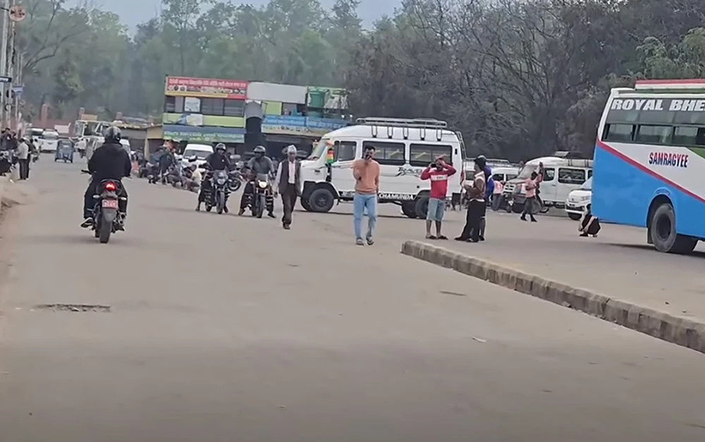 सुर्खेतको रेक्चा गाउँ जहाँ दुई गाग्री पानीले चल्छ दैनिकी, अनि महीनौं कुर्नुपर्छ नुहाउनलाई