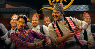 कस्तो छ चलचित्र 'रोल नं १' को गीत ‘म्याग्दी रुमाले’ ?
